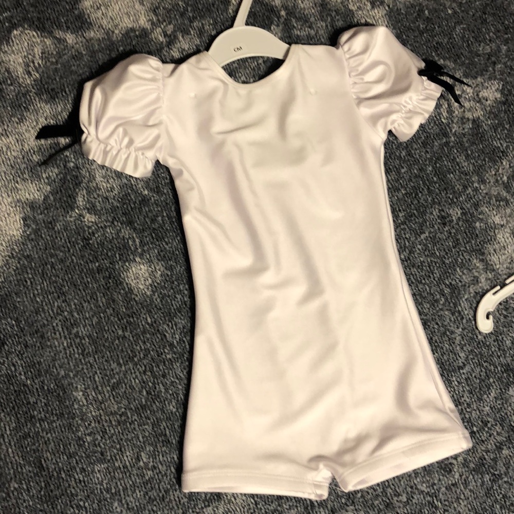 Girls dance White Lycra puff sleeve bike short leotard small black bow detail